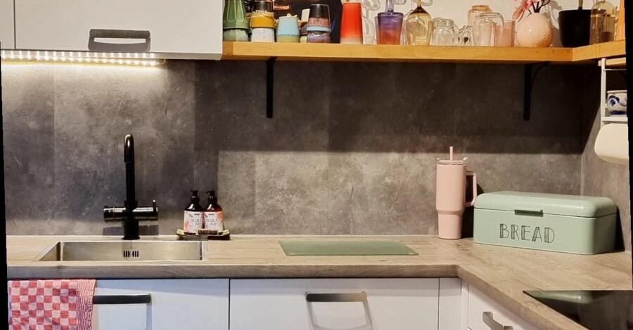 THURSDAY 

M Y  K I T C H E N  R U L E S 

Onze keuken bestaat uit een basic keukenblok van @keukendepot die we zelf hebben opgeleukt met een eikenhou...