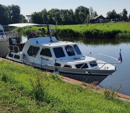 SATURDAY 

W E L K O M  in ons huisje op het water


Wij zitten heerlijk op ons bootje dit weekend! Beetje zwemmen  beetje lezen, maar vooral even lek...
