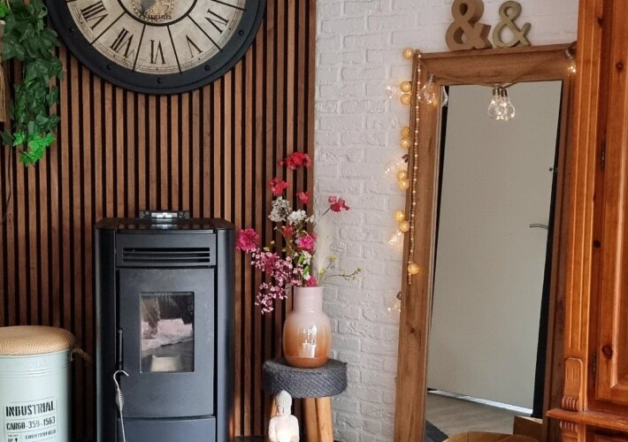 THURSDAY 

Ik benieuwd wanneer deze weer aankan
Voorlopig is het nog wel warm genoeg in huis denk ik. 
Het is altijd zo knus met de kachel aan en het ...