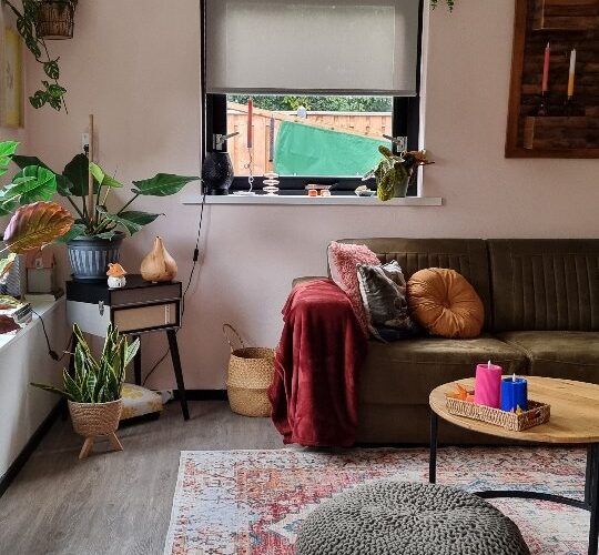 THURSDAY 

Weer eens lekker aan het schuiven geweest
Nu wil ik eigenlijk nog een ander vloerkleed... ik dacht aan een iets grotere en dan in een bruin...