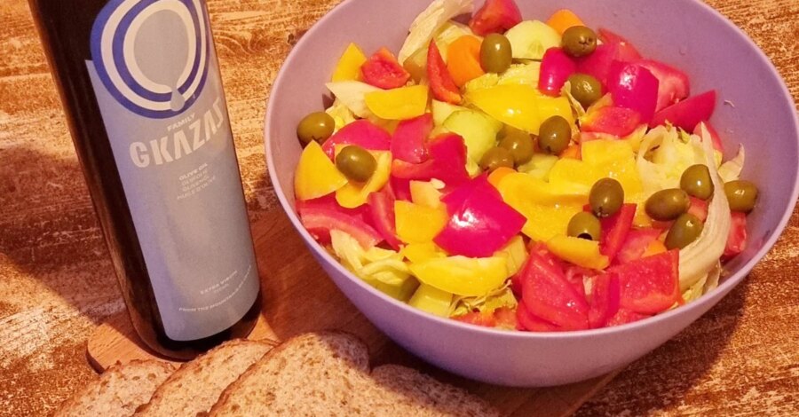 THURSDAY 

Geen kookinspiratie?
Wij eten vanavond een lekkere salade met brood. Lekker simpel en gauw klaar. Voor de dressing gebruikte ik deze fijne ...