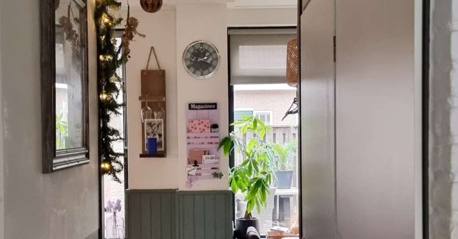 TUESDAY 

It's timeeeeee

Ik hoor die  gillende meid al weken hier voorbij komen 
De prachtigste bomen en sterren heb ik al gezien.
Maar voor mij hoef...