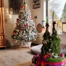 TUESDAY Jaaa, hier is het…