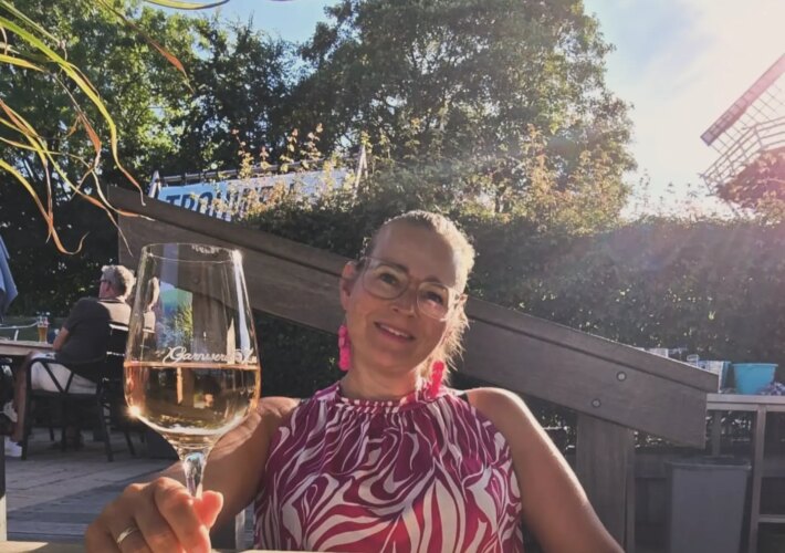 SUNDAY 

Endless summer days
Ik hou ervan!! Net zoals,
Tripjes met de boot 
Wijntjes op het terras
Spontane ontmoetingen
Gezellige bbques
De tuin geze...