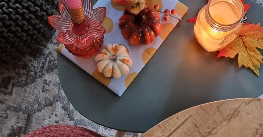 WEDNESDAY 

A U T U M N  C O L O R S 

Een paar fijne close-up foto's van mijn salontafeltjes in herfstvibes!
Ik hou ervan
Dat krukje heb ik overigens...